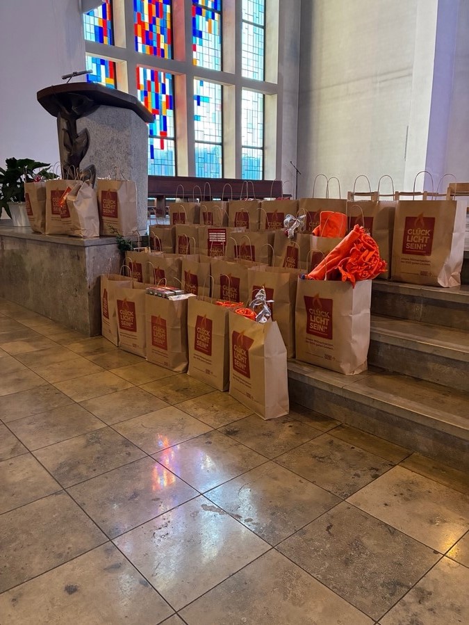 Tüten der GLÜCKLICH/T-Aktion in Liebfrauen