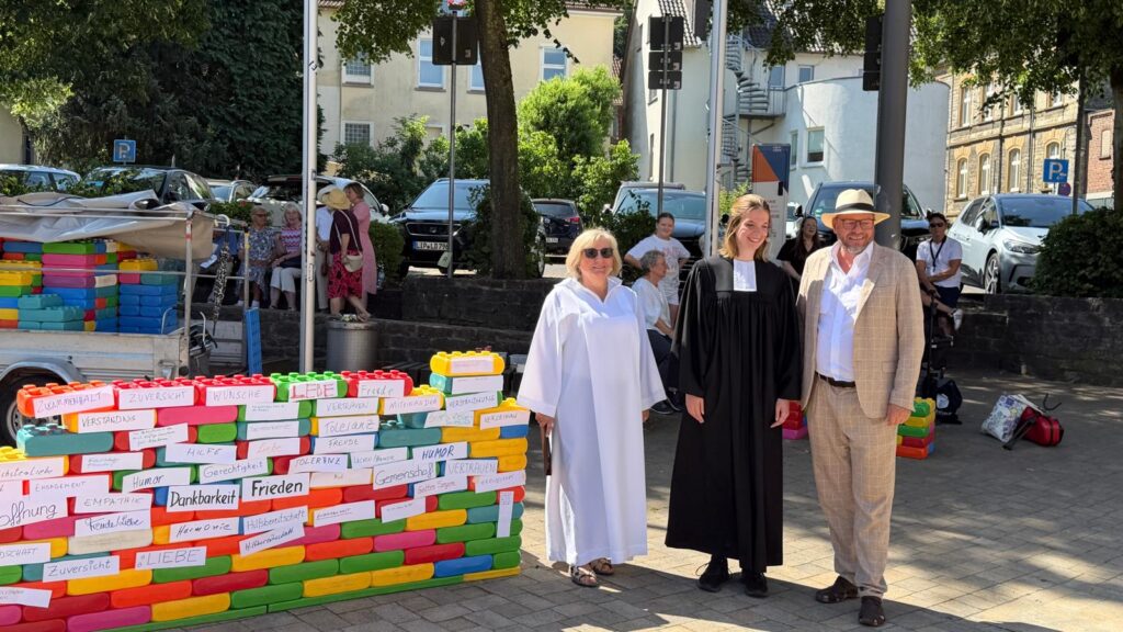 Bausteine sind das wachsende Fundament ökumenischer Gottesdienst zu 100 Stadtrechten Oerlinghausen